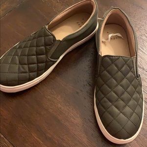 Women’s size 6 olive green